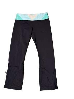 Lululemon Run: Inspire Crop II Black Mint Moment Size 6